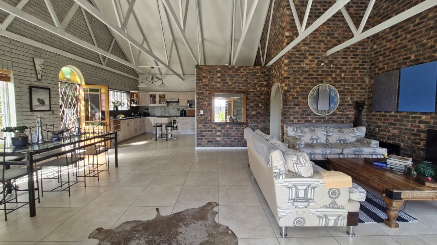5 Bedroom Property for Sale in Middedorp Western Cape